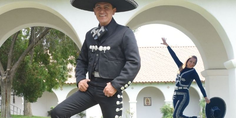 Tradicion de Mexico Vol 31 Trajes de Charro Sombreros y Moños Nantlis page 01